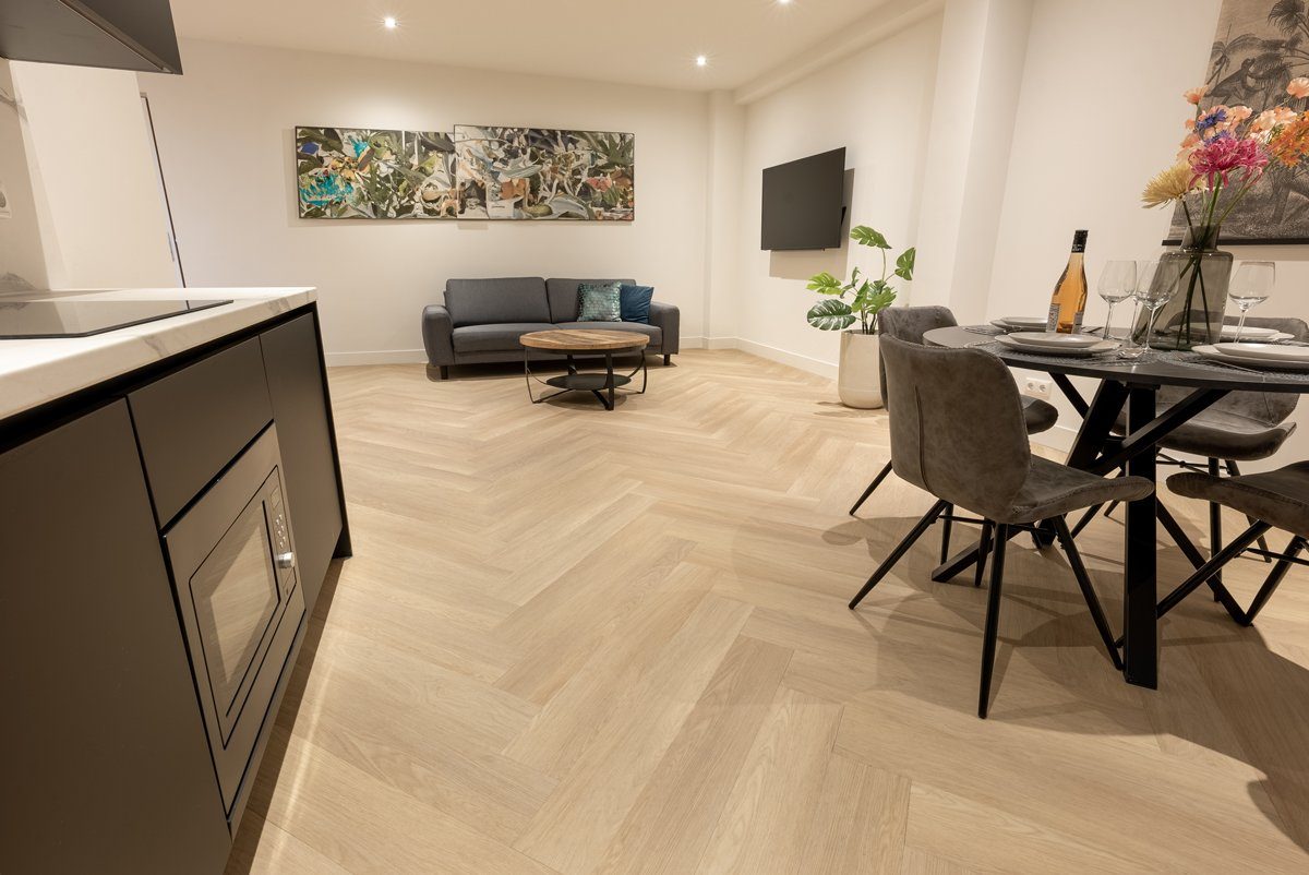 Walvisgraat PVC in kleur Noordkaper Natuur (interieur), foto van leverancier